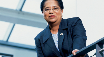 Conheça SHIRLEY ANN JACKSON