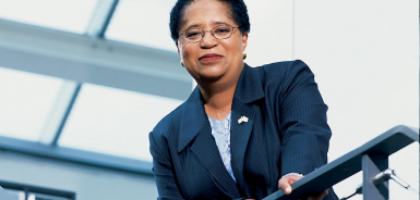 Conheça SHIRLEY ANN JACKSON